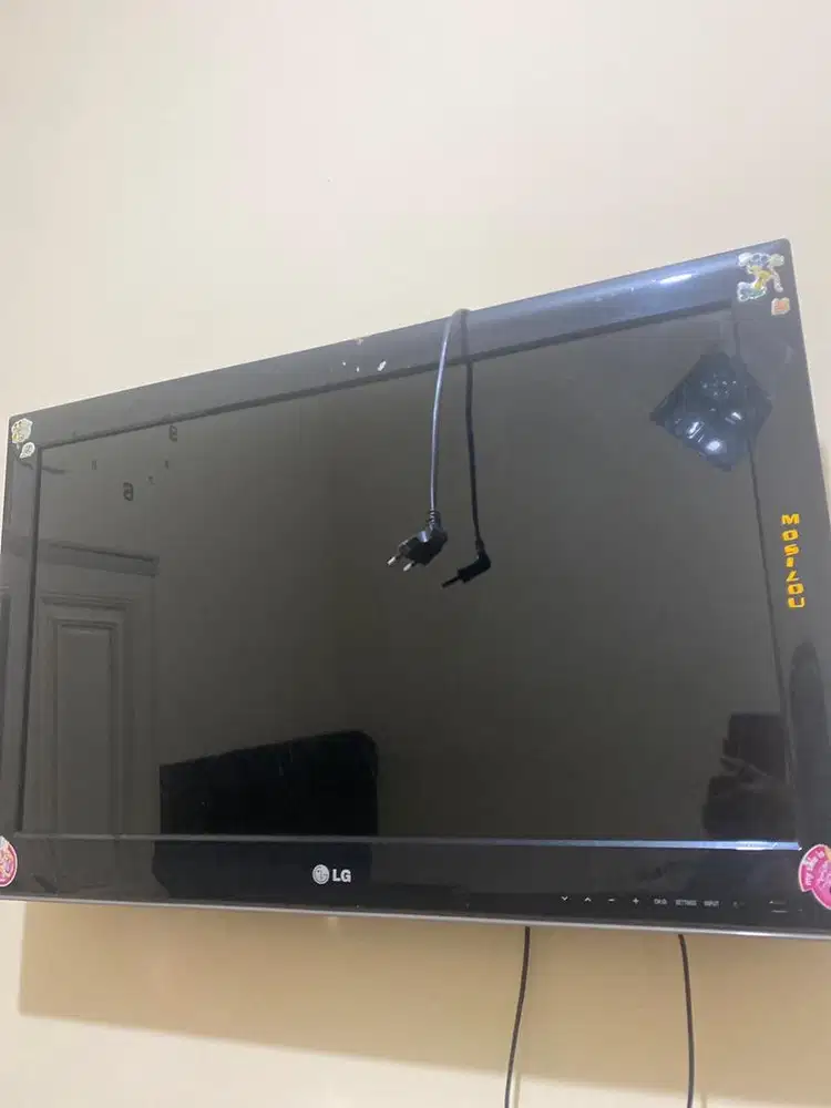 TV Led 32 inch kondisi mulus