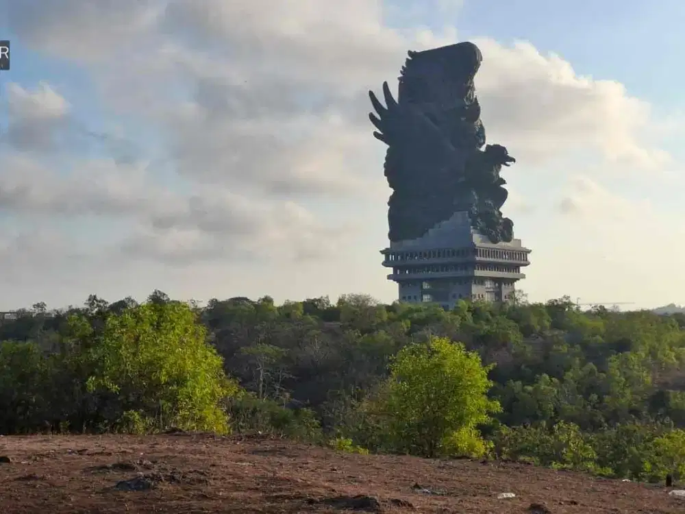 Lahan kosong di belakang patung GWK bali dan view laut