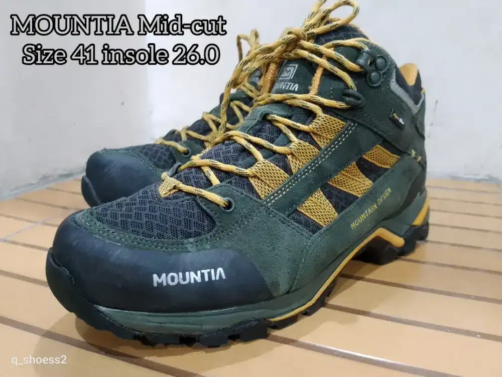 Sepatu hiking outdoor MOUNTIA