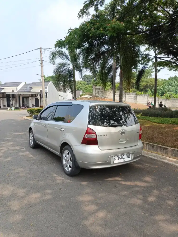 Nissan grand livina