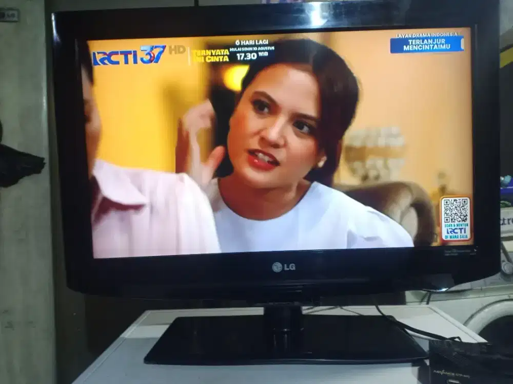 Tv lcd LG 26 inch komplit tinggal noton