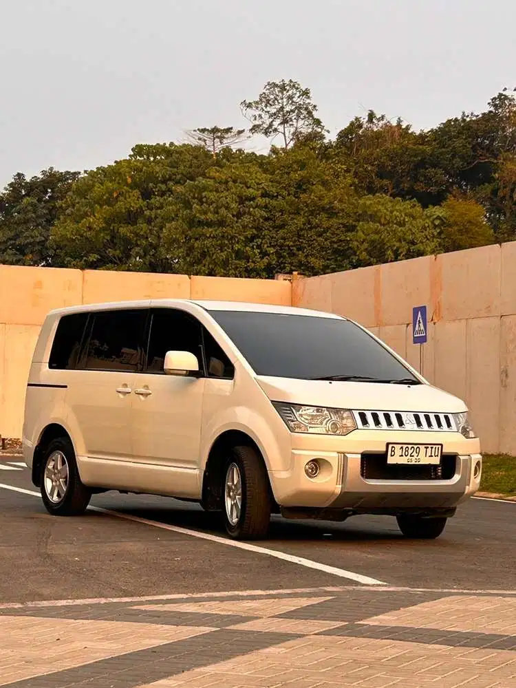 Van besar nyaman murah bgt gini Mitsubishi Delica Standart 2015 Bensin