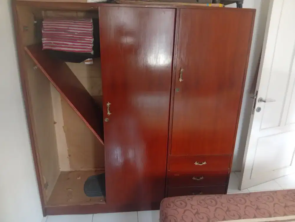 Lemari pakaian 3 pintu