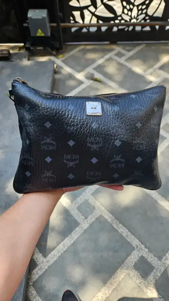 MCM Medium Wrislet Zip Pouch Visetos Original Black