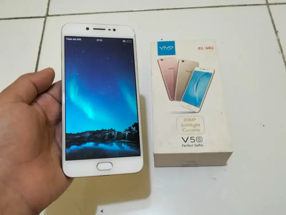 BU VIVO V5S RAM 4GB / 64GB GOLD 4G LTE Komplit Mulus minus mati hidup