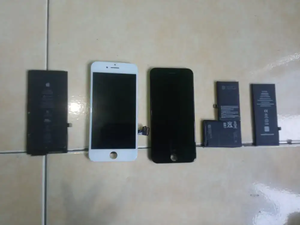 Lcd iPhone 7 8 dan batre IP x serta SE 2020