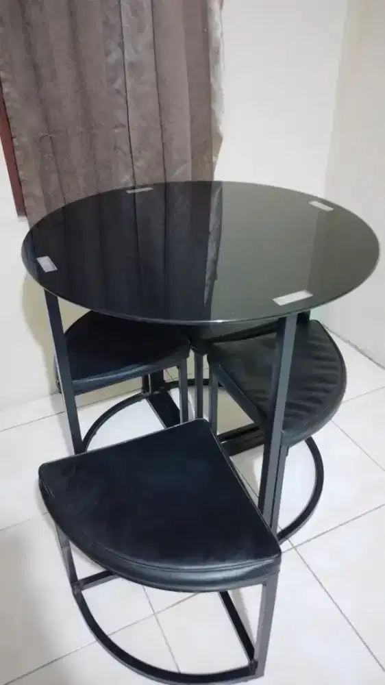 Meja Makan Minimalis