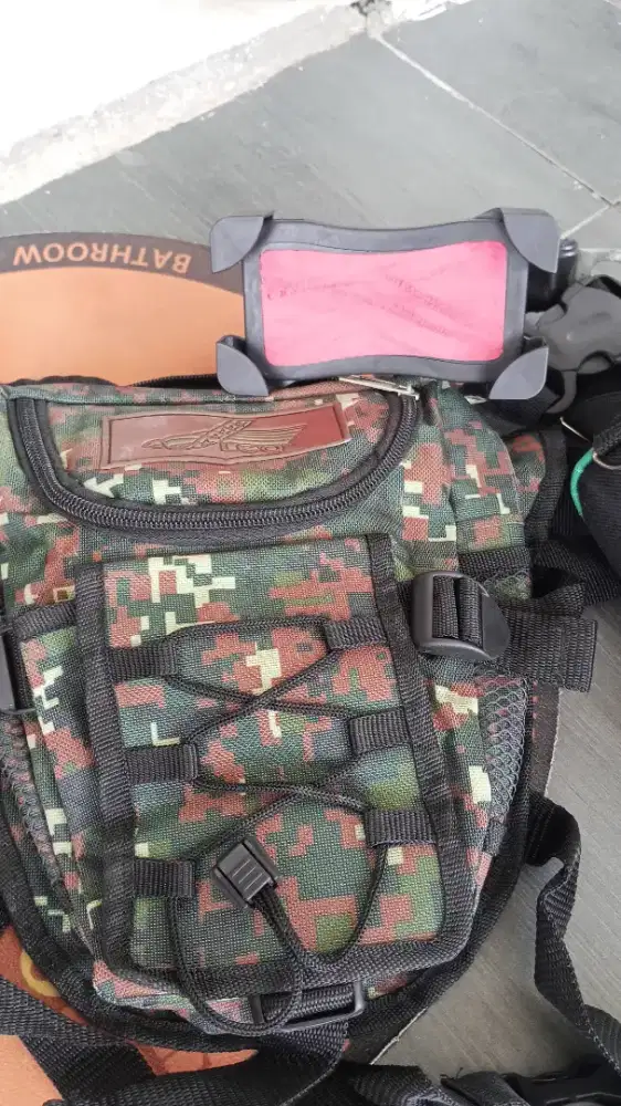 Tas cangklong,kacamata,jam tangan,holder motor hp,dll