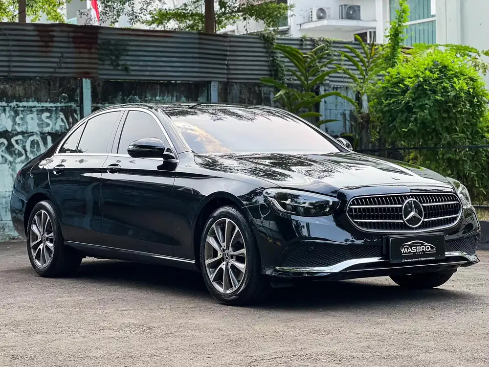 Mercedes Benz E200 AVG 2023 odo 8rb like new tangan pertama no minus