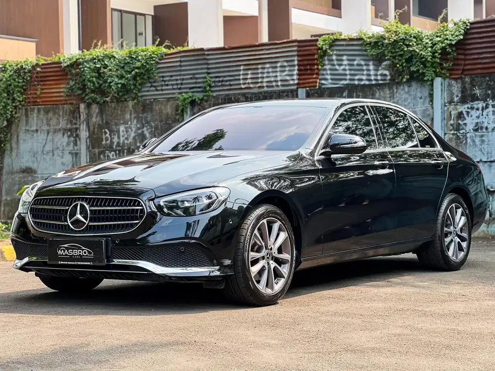 Mercedes Benz E200 AVG 2023 odo 8rb like new tangan pertama no minus