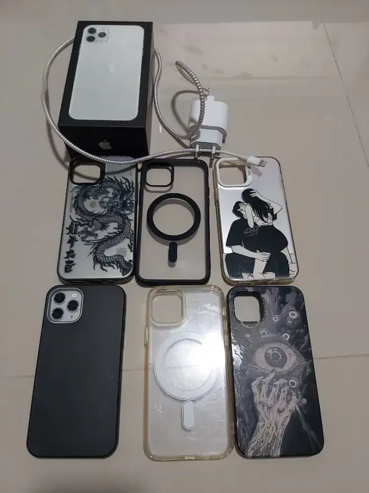 Dijual iphone 11pro inter lengkap box sma casan ,case ad 6 ksih smua