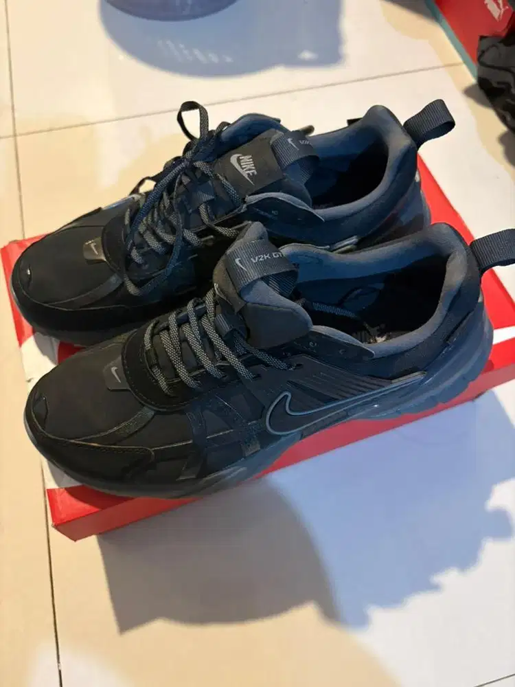 Sepatu Nike V2K Run