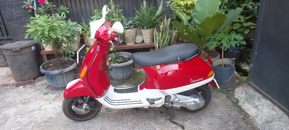 Vespa LX 125 Tahun 2012 !!! Udah Kalcer, Murah Abis !!!