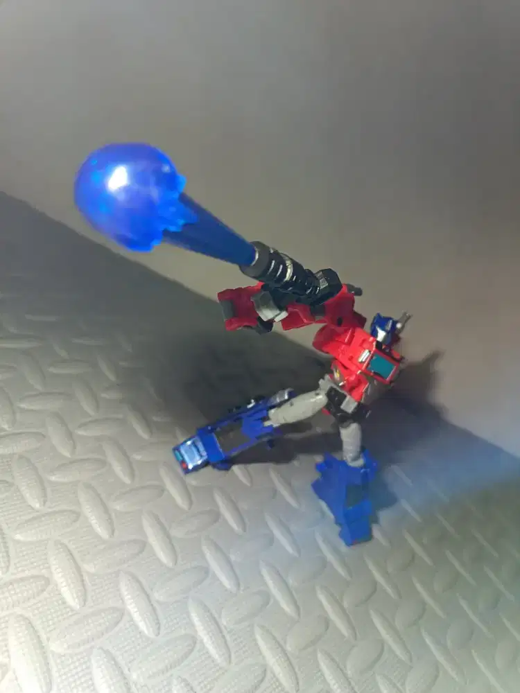 Transformers Cyberverse Optimus Prime (Loose)