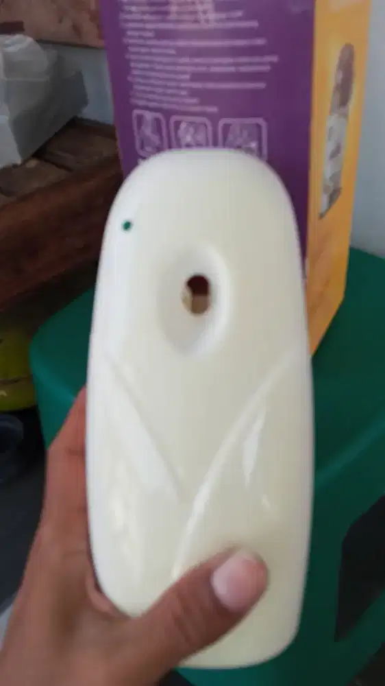 Pengharum ruangan Stella otomatis