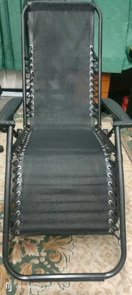Folding lounge chair