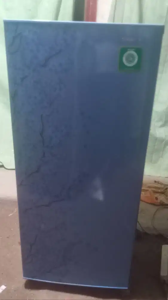 Kulkas 1 pintu SHARP.(Pemakaian 2 Tahunan).Mesin Original Pabrik