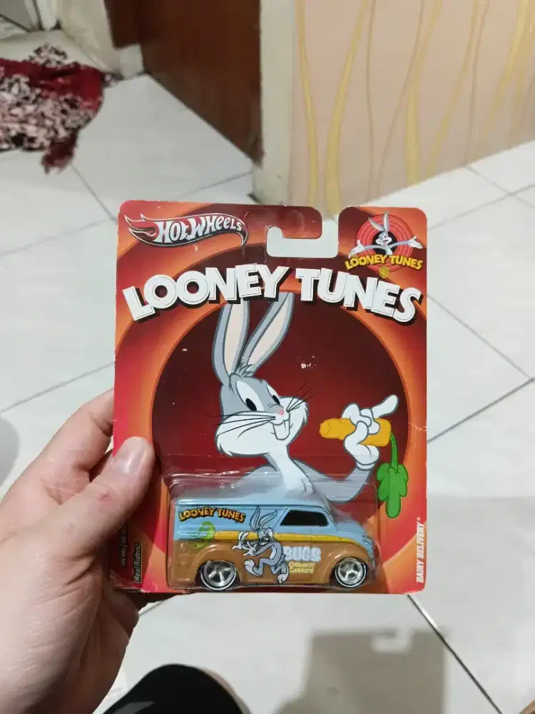 Hotwhell looney tunes