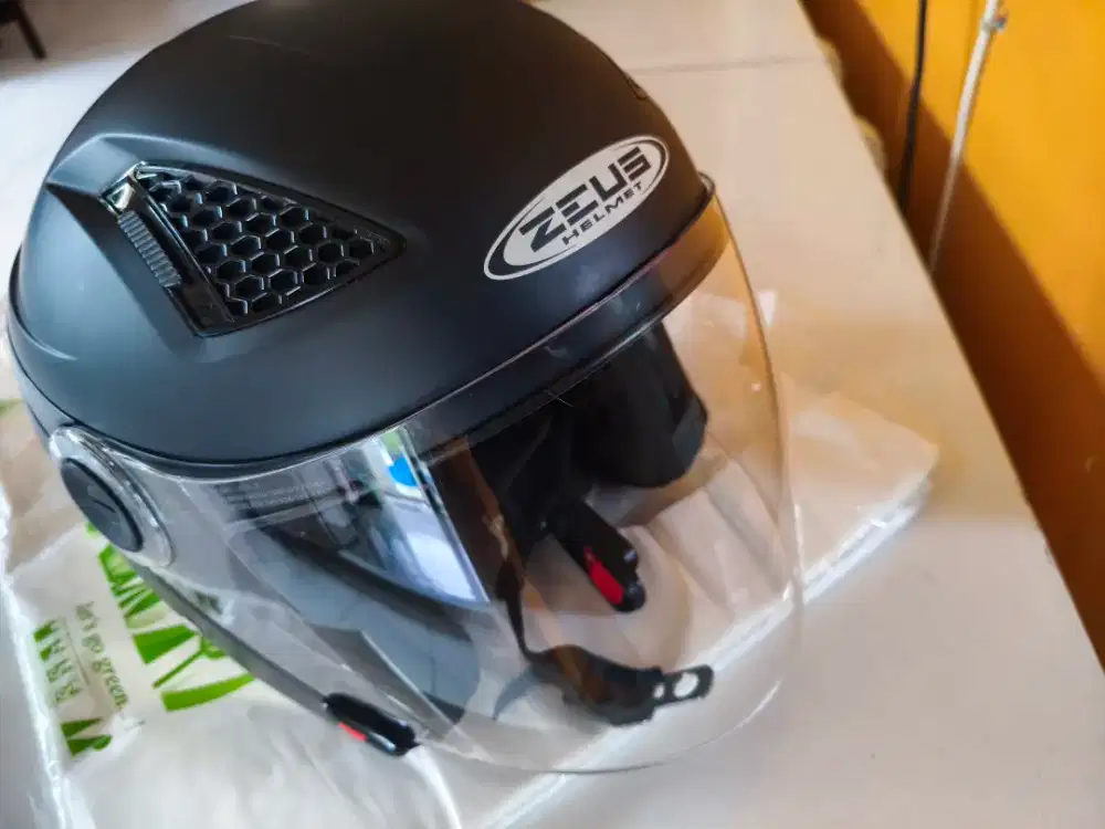 Helm Zeus like new
