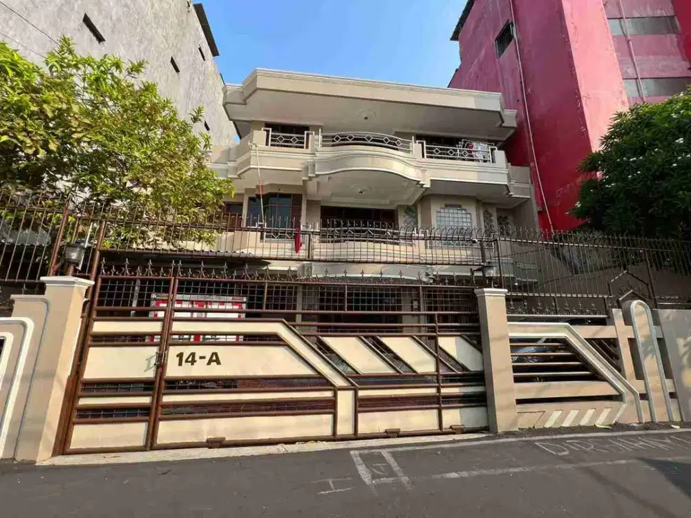 Rumah 3 Lantai di Kemayoran Luas 477m Jual Cepat Cocok Buat Kosan/ Konveksi dll Jual Murah'