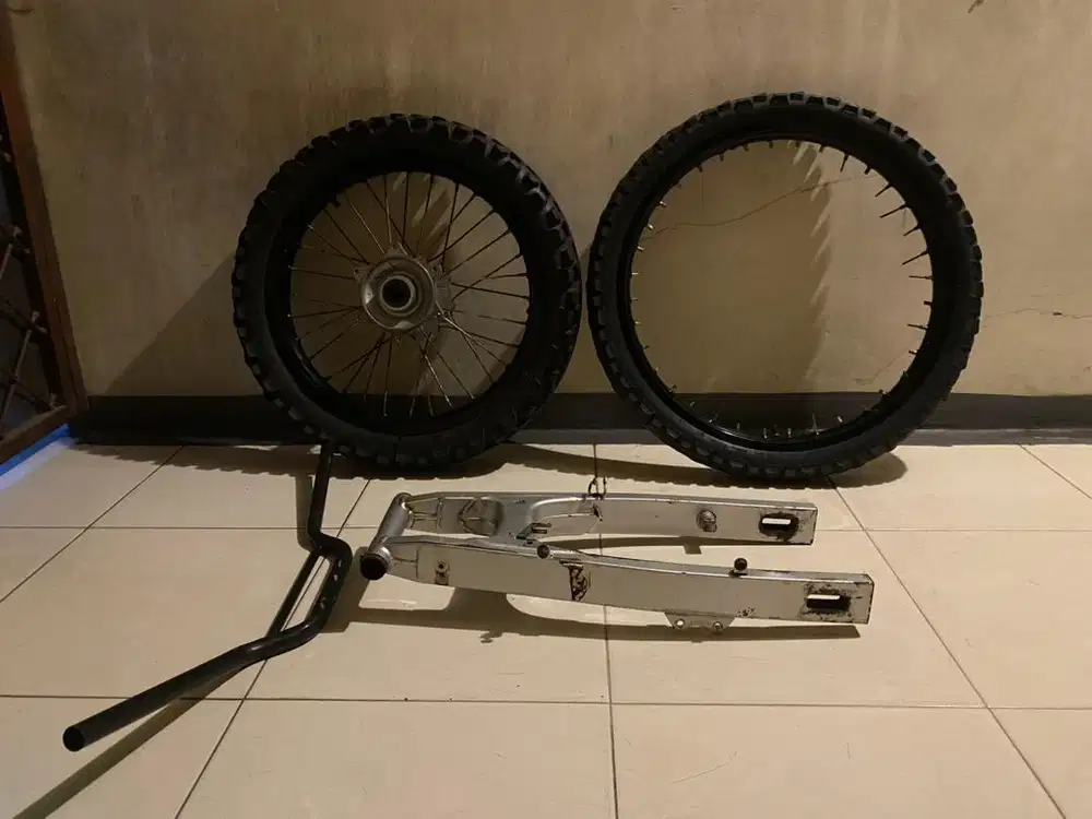 Velg CRF150 18-21, knalpot, spakbor, swing arm, stang