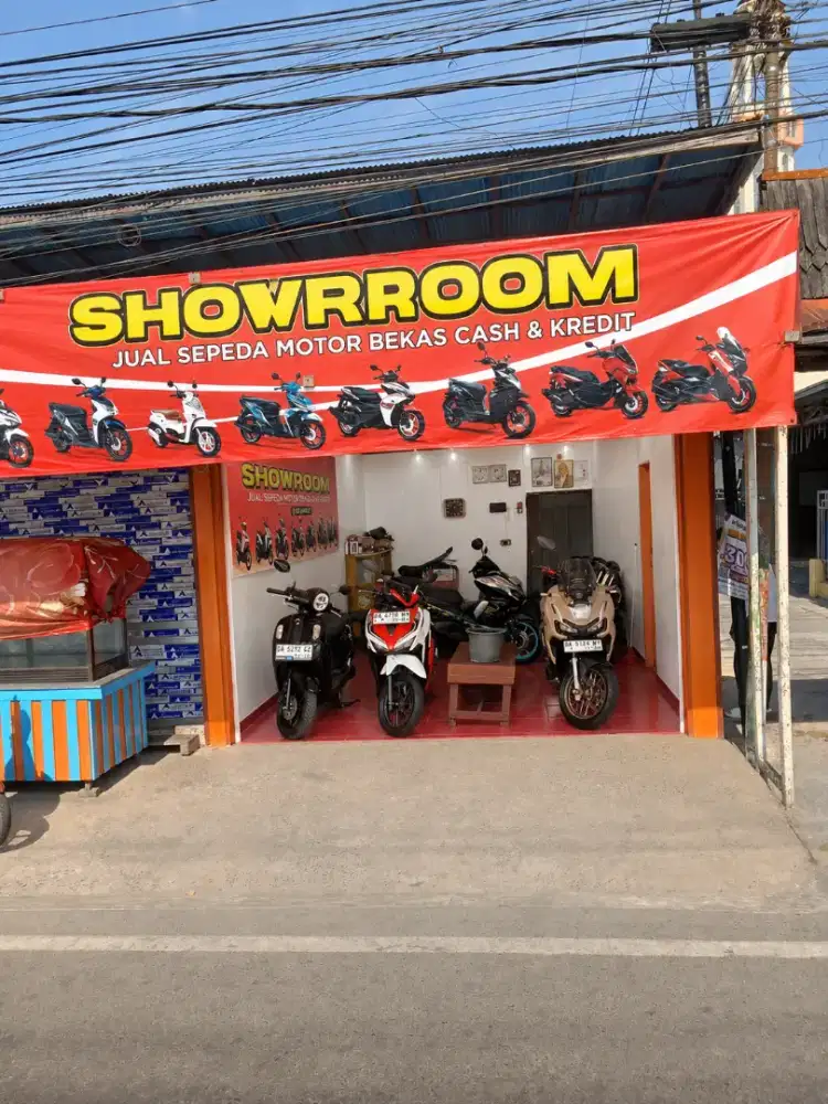 Menjual berbagai macam motor bekas berkualitas