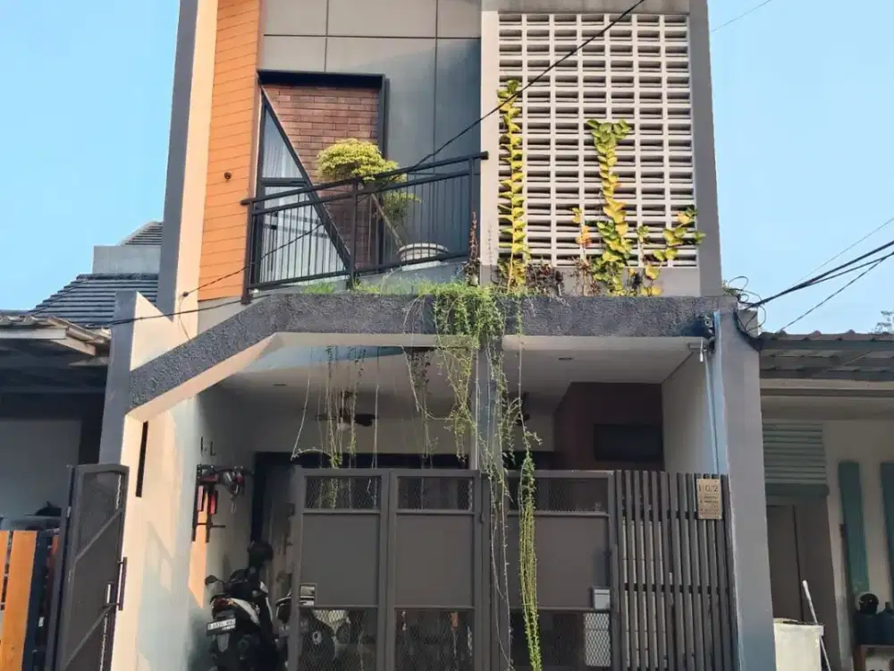 Rumah 3 Lantai LT 60 LB 100 Siap Huni, Lokasi Strategis Tangsel