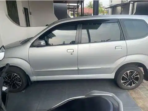 Daihatsu Xenia 2011 Bensin