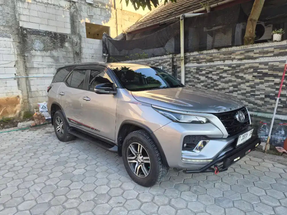 Toyota Fortuner 2.4G AT Silver Tahun 2021