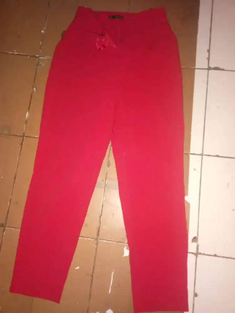 celana merah size M