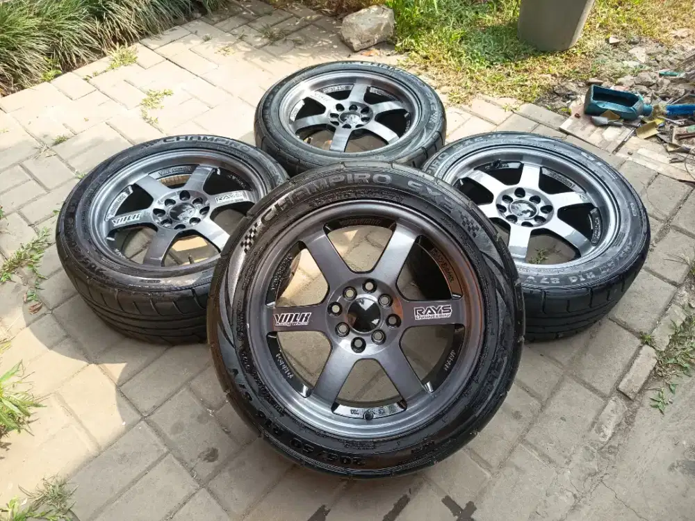 Velg T37 R16 plus ban msh seperti baru ccok jazz yaris livina avanza