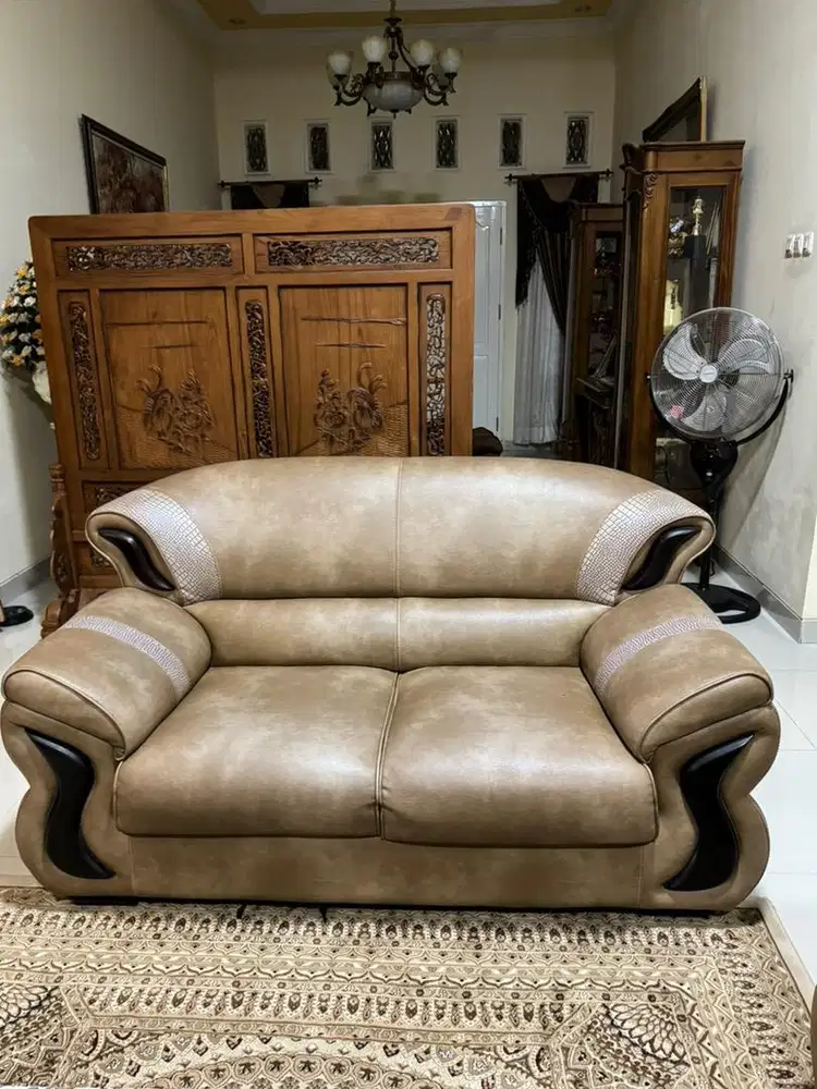DIJUAL SOFA KULIT WARNA COKLAT SATU SET (3 PCS)