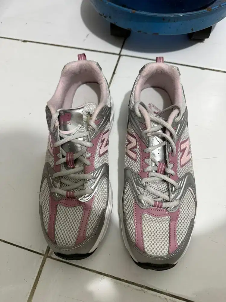 Sepatu NB pink size 40,5 (25,5 cm)