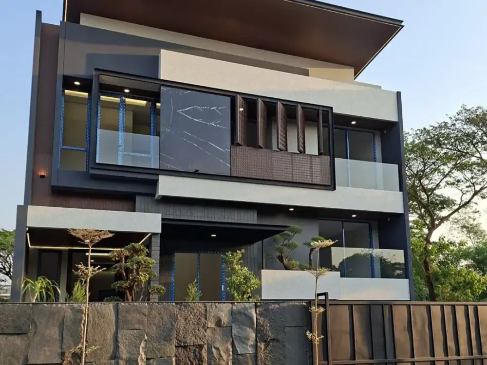 Rumah Mewah 2,5 Lantai Split Level di Bukit Golf International Citraland Surabaya