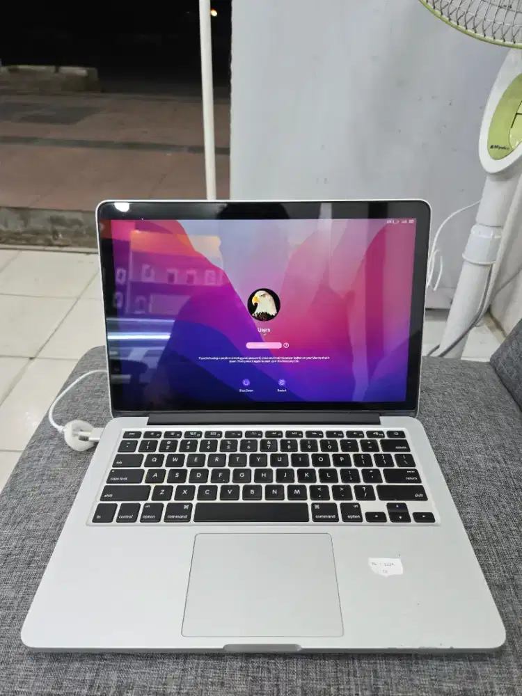 Macbook pro 2015 core i5 128GB  kondisi top
