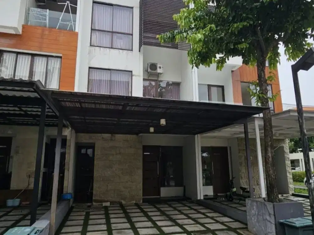 Jual cepat - Rumah 3 lantai Full Furnished di Graha Natura Gardenville Surabaya