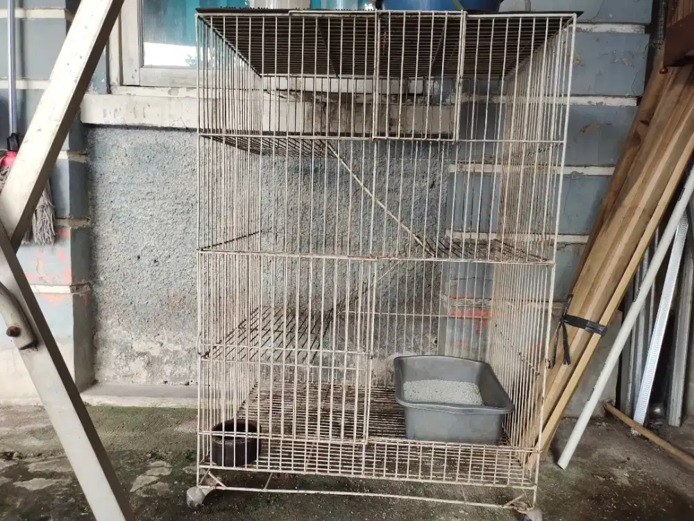 Dijual kandang kucing tingkat tiga