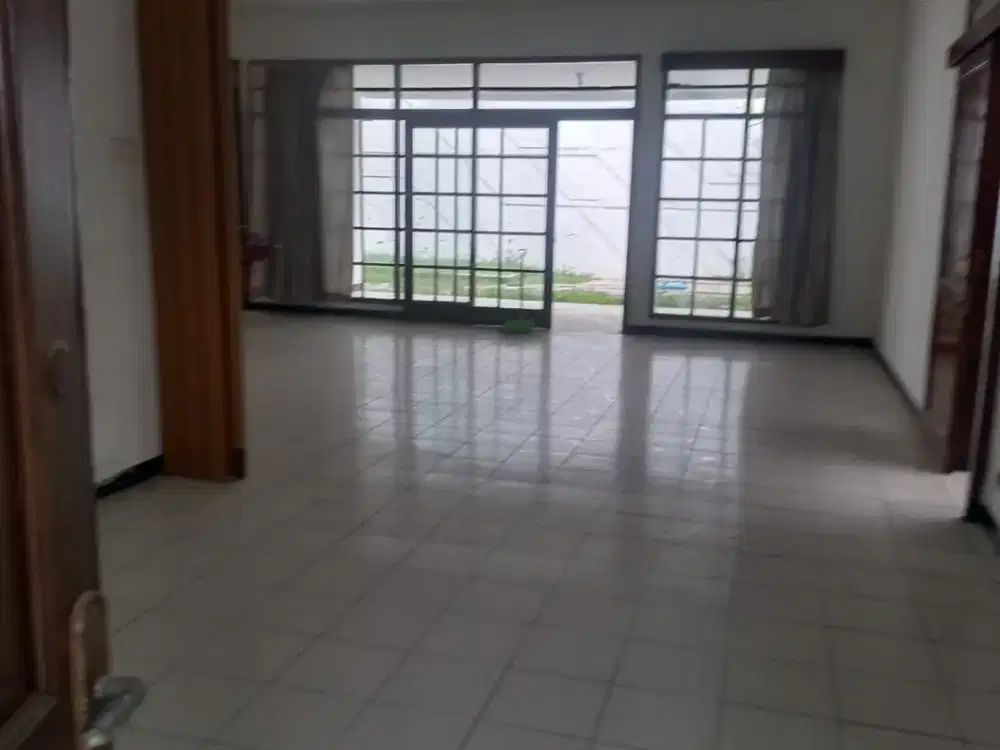 Rumah Taman Sakura Bandung