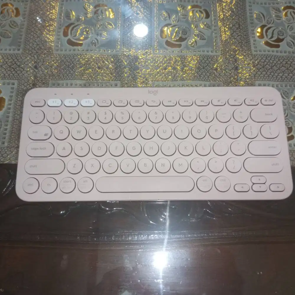 Bekas Mulus Keyboard Bluetooth Logitech K380 Pink Multi Device