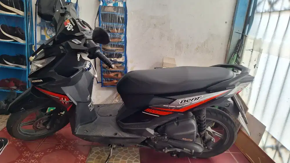 Honda Beat Merah Hitam