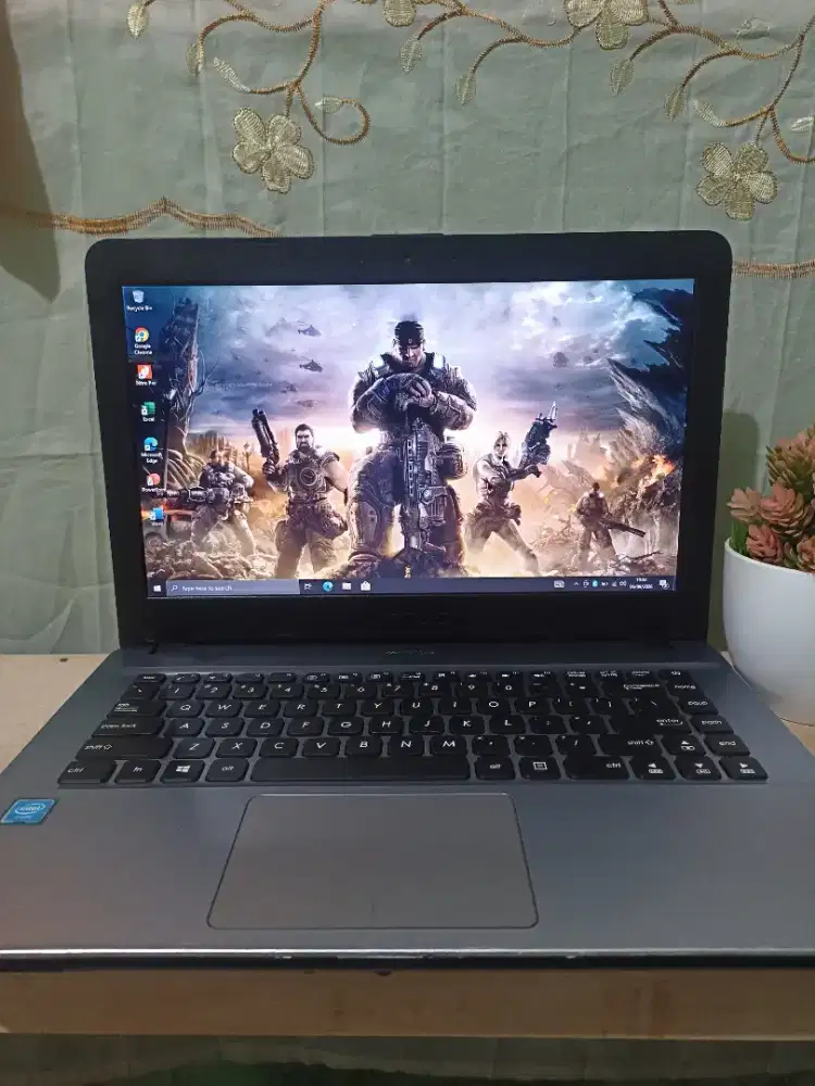 LAPTOP ASUS X441NA. BATREI AWET. SUDAH PAKAI SSD. NO LELET. NO MINUS.