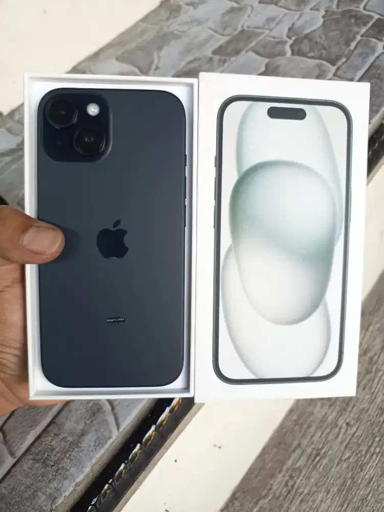iPhone 15 Basic 128GB (Black), BH100%/0, Garansi Agustus 2027