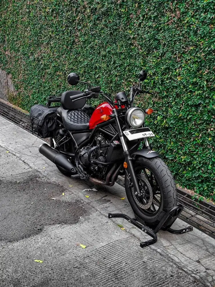 Honda Rebel 500 tahun 2017 RARE COLOR Low Odo Mulus TT FP Red Like New