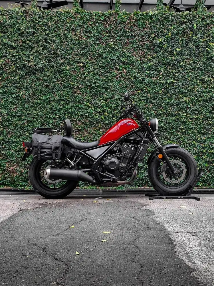 Honda Rebel 500 tahun 2017 RARE COLOR Low Odo Mulus TT FP Red Like New
