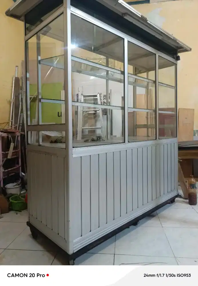 Etalase makanan ukuran p. 150 x t 180 x l 60