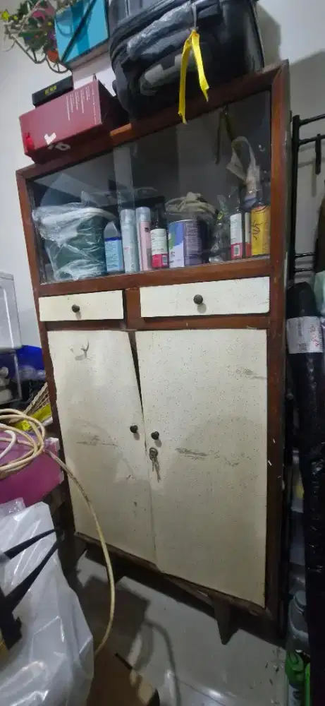 Lemari kayu jati