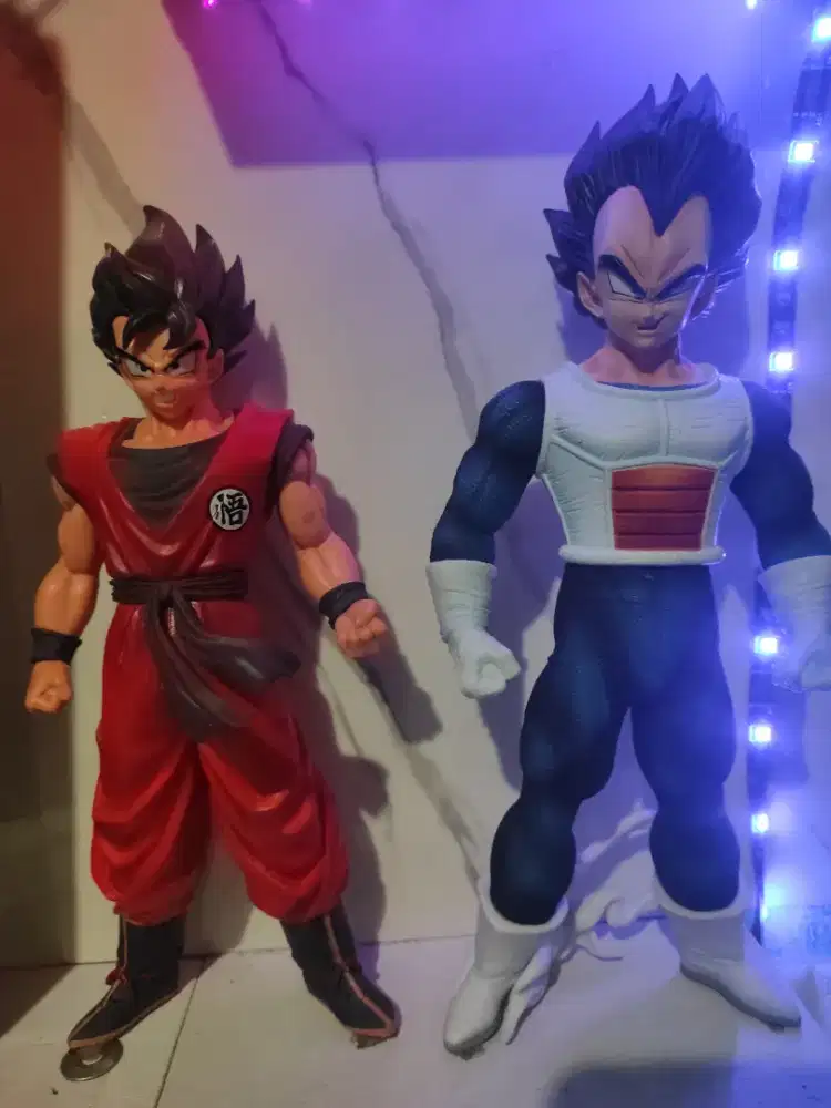 Action figure Vegeta dan gohan