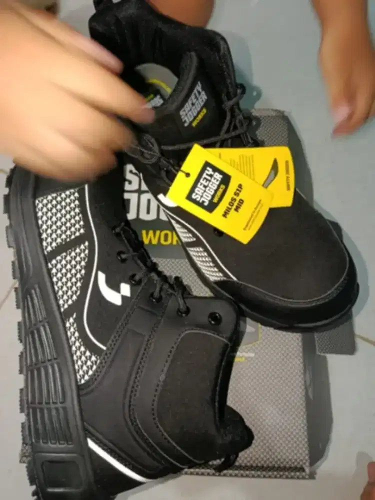 Safety joger work 


Ready Zize: 40 sama 45