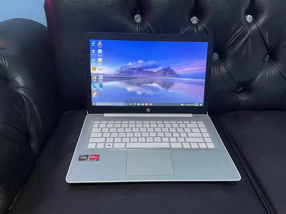 JUAL BELI LAPTOP MACBOOK TABLET SEMUA KITA BELI LAGSUNG KE LOKASI