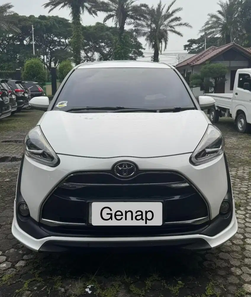 DIJUAL SIENTA 1.5 Q a/t PUTIH 2016
